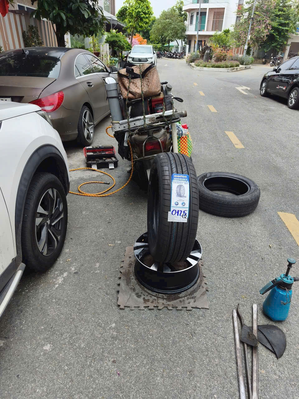 Cứu Hộ, Vá Vỏ Ô Tô Lưu Động Quận 8 Gấp - Gọi Là Đi Ngay 24/7