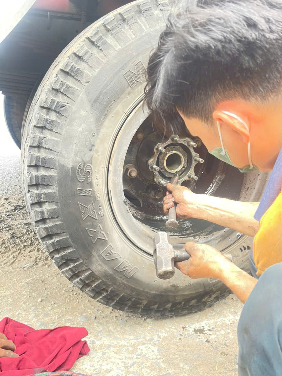 Xử Lý Xe Tải Hư Bó Thắng Quận 1 Nhanh Chóng | Gọi Là Đến